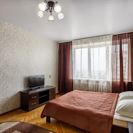 One-bedroom In Center, Away From Noise *